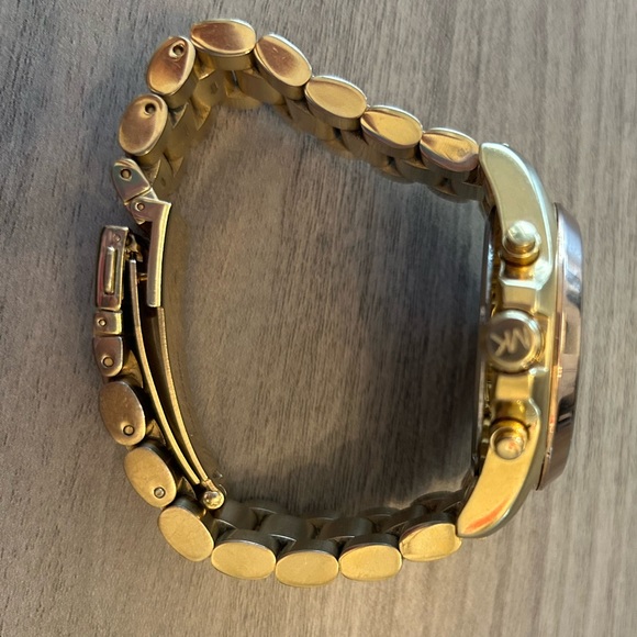 Michael Kors Bradshaw Two Tone oversized chronograph watch - Picture 6 of 8